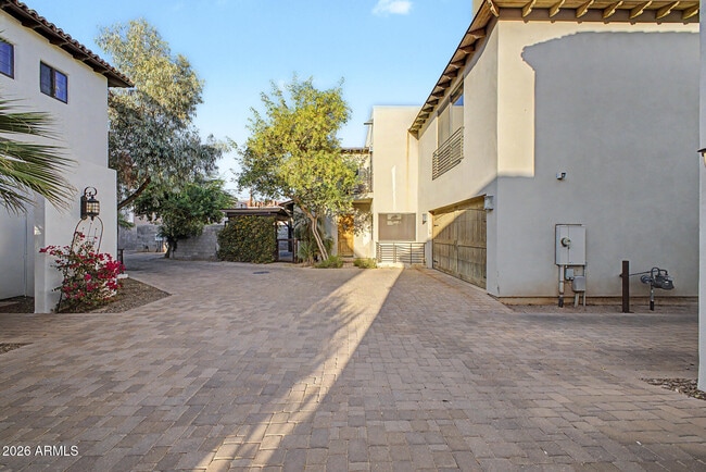 Photo - 304 S Wilson St