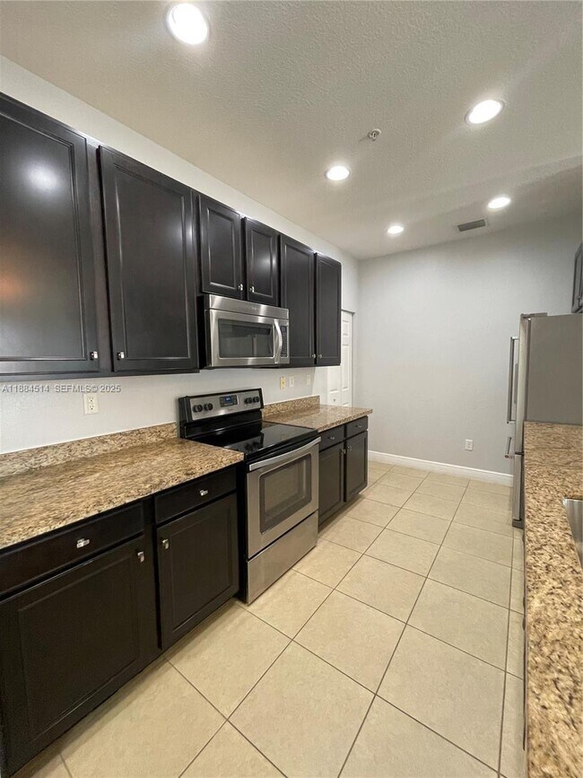 Photo - 974 SW 147th Ave