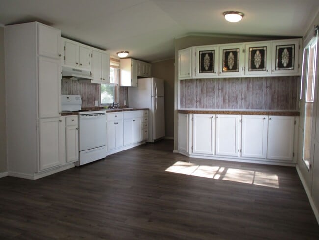 Photo - Lovely three bedroom two bath mobile home located minutes from the Camp Lejeune back gate in Hubert.