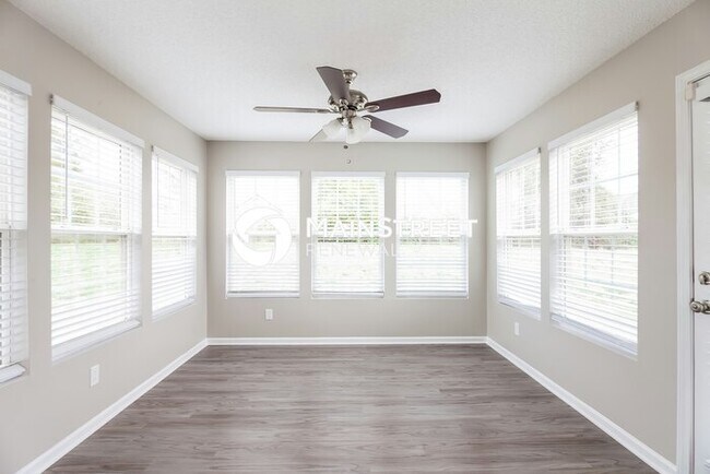 Photo - 3 Bedroom Pet-Friendly Home in Charlotte, NC with Main Street Renewal