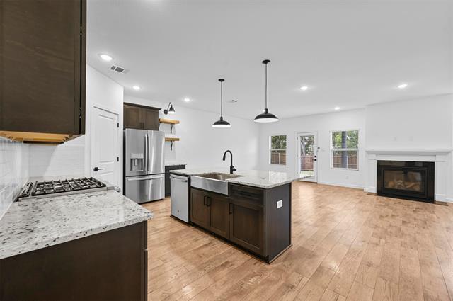 Photo - 1428 Victoria St