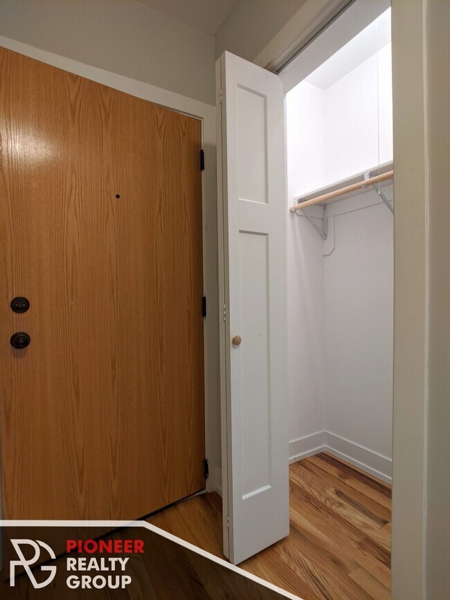 Photo - 557 W Arlington Pl Unit 5