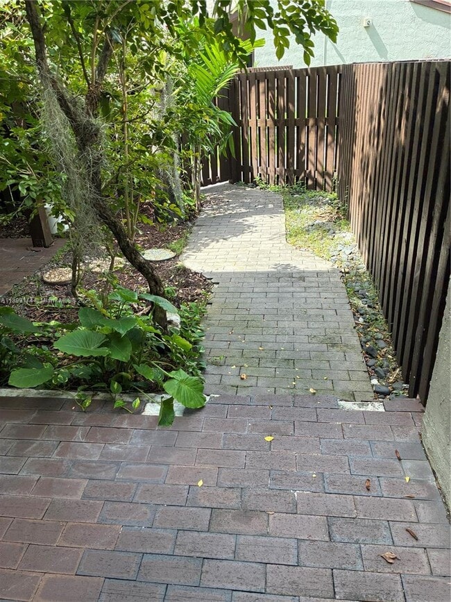 Building Photo - 10010 NW 9th St Cir Unit 103-6