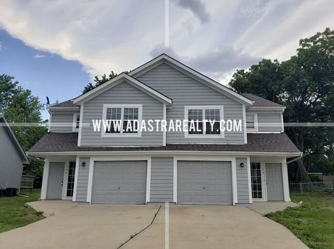 Spacious Duplex in the Heart of Olathe-Com... - Spacious Duplex in the Heart of Olathe-Com...