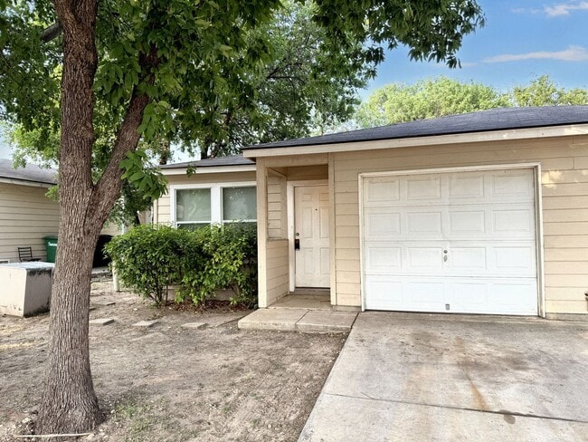 Photo - MG Rd Unidad 7943 M G Rd.