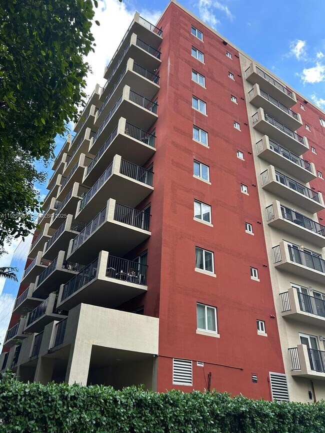 Building Photo - 3410 Coral Wy Unit 505