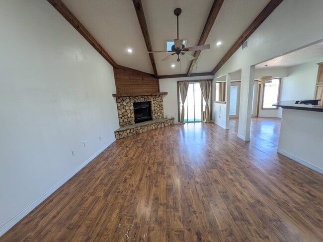 Photo - 4537 Malik Cresent