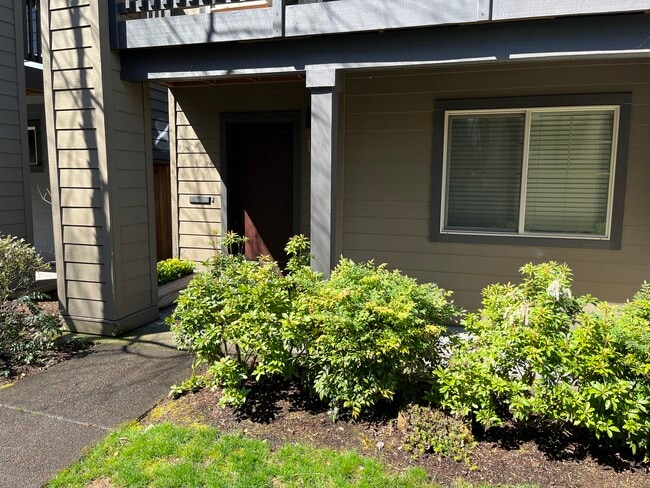 Front entry - 14260 SW Compass Dr