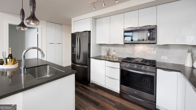 Building Photo - 1400 W Peachtree St NW Unit 1313 Rental