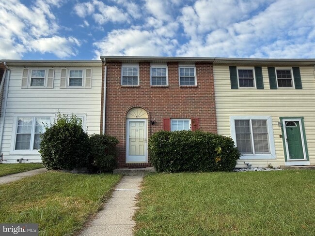 Building Photo - 34 King Charles Cir