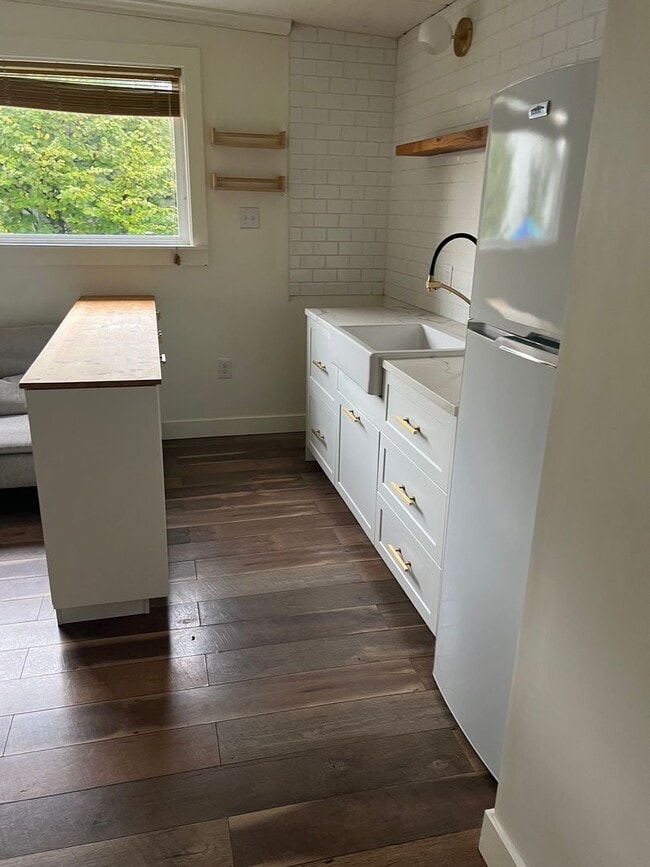 Photo - Convenient Location 1 Bed, 1 Bath in Belli...