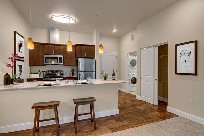 Photo - 4800 Excelsior