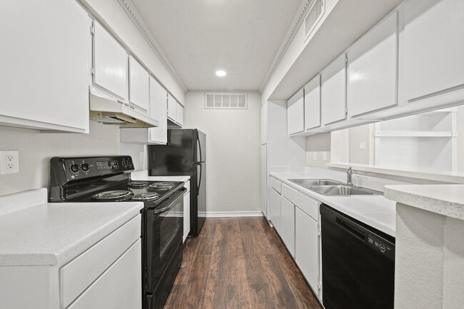 Photo - 12905 Woodforest Blvd Unit 204