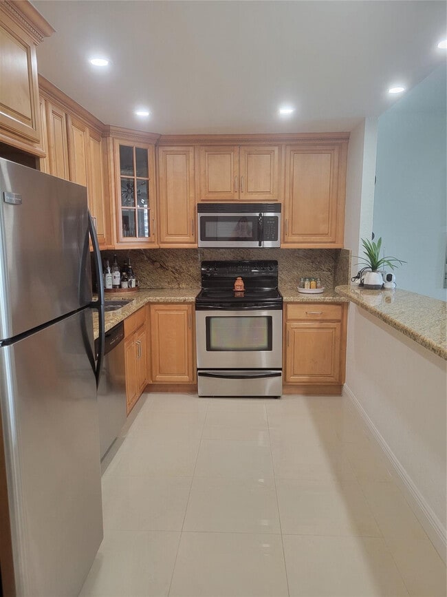 Photo - 19370 Collins Ave Unit 809