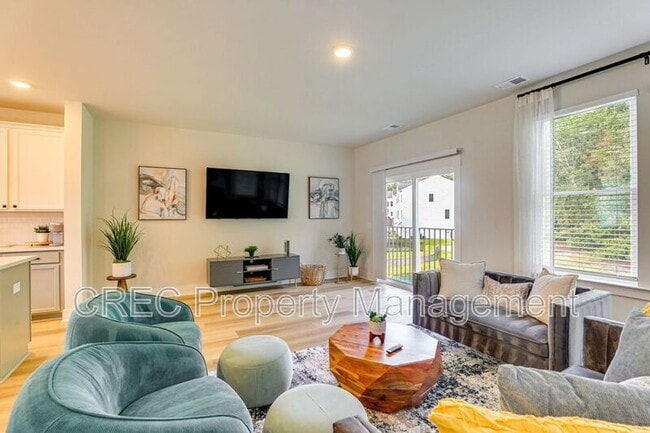 Photo - 1010 Pettiford Pl