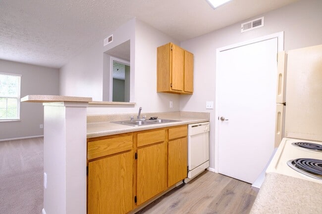 Lake Forest Apartments
