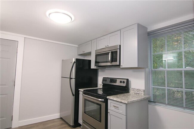 Photo - 2187 Plantation Ln