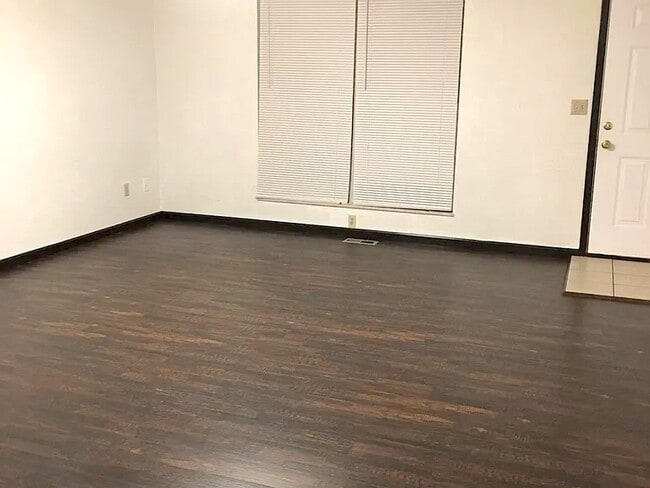 Photo - 412 Nancy Dr