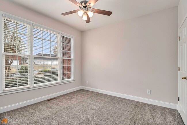 Photo - 592 Kenion Forest Way