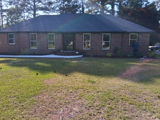 Building Photo - 209 Shoreline Dr