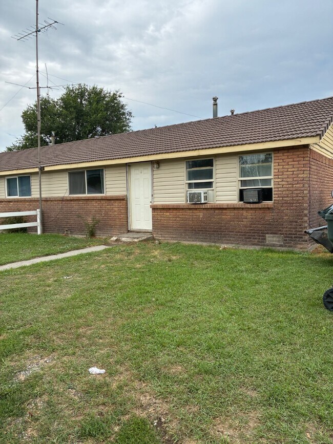 Photo - 202 W Lorene Ln