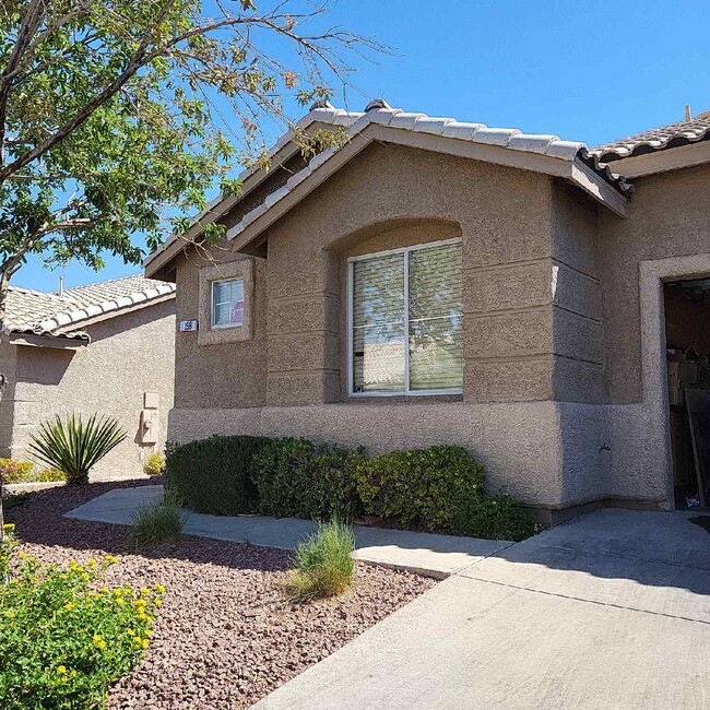 Photo - 198 Crown Imperial St