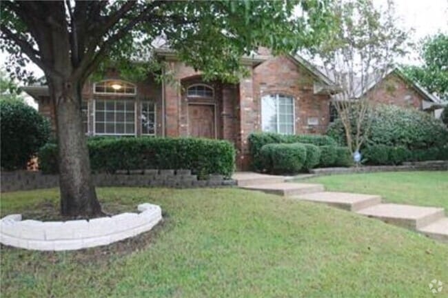 Building Photo - Gorgeous 1.5 story home with media equipment