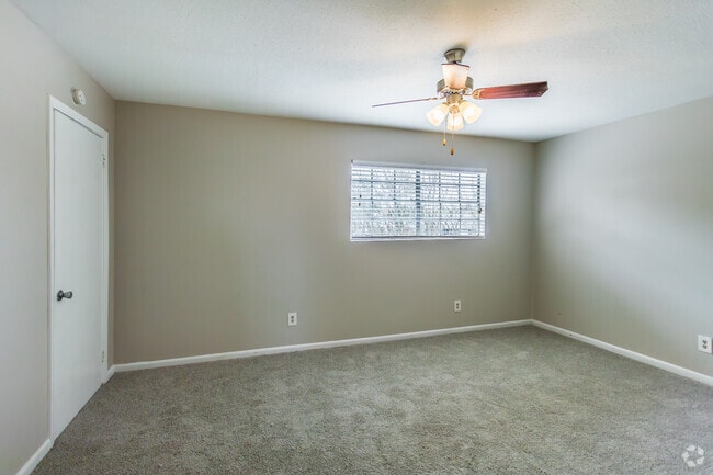 3BR, 1.5BA - 1,292SF - Primary Bedroom