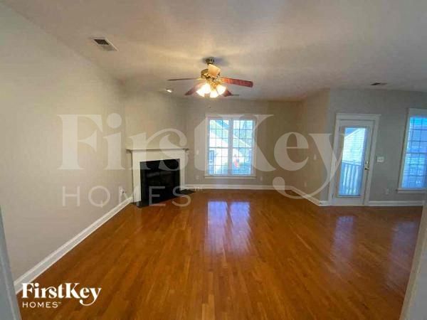 Photo - 205 Barberry St