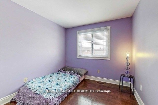 Photo - 7 Greenhills Sq