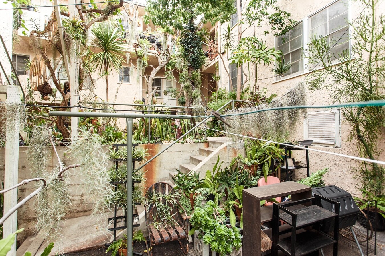 Photo - Hollister and 6th Street Apartments