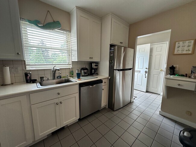 Photo - PRICE DROP + NO BROKER FEE....Townhouse, Central AC, 2 Parking Spots