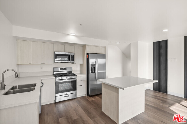 Building Photo - 2527 Hauser Blvd Unit B Rental