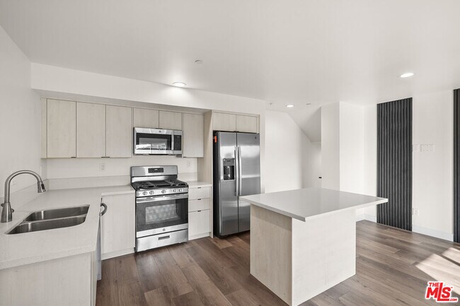 Photo - 2527 Hauser Blvd Unidad B Rental