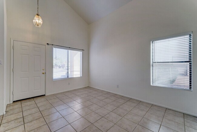 Photo - Desirable North Phoenix  Home with 1 Downs...