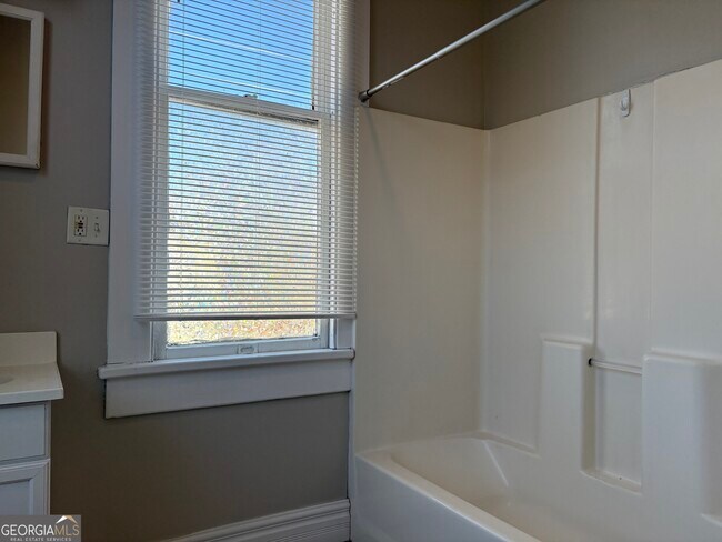 Photo - 836 E Henry St Unit C
