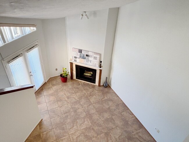 Photo - 10855 Meadowglen Ln Unidad 1024