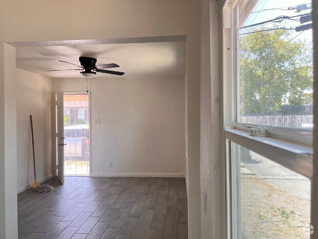 Building Photo - Newly renovated 2br 1bath near the 215 Rental