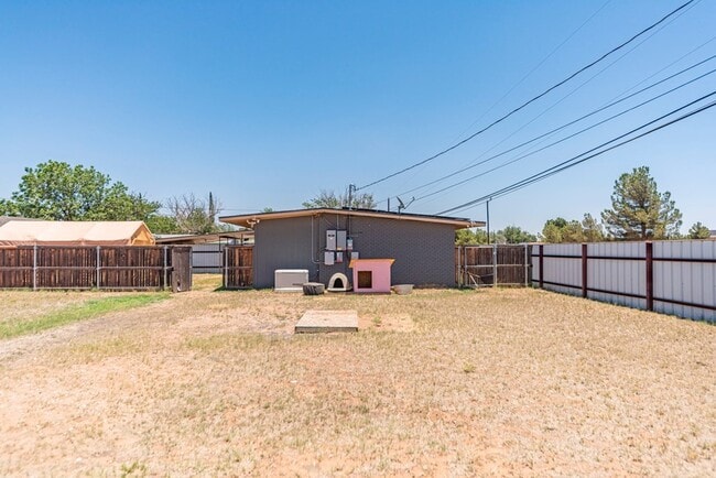 Photo - 2901 Nabors Ln