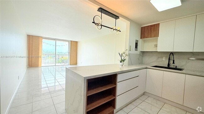 Building Photo - 1465 NE 123rd St Unit 715 Rental