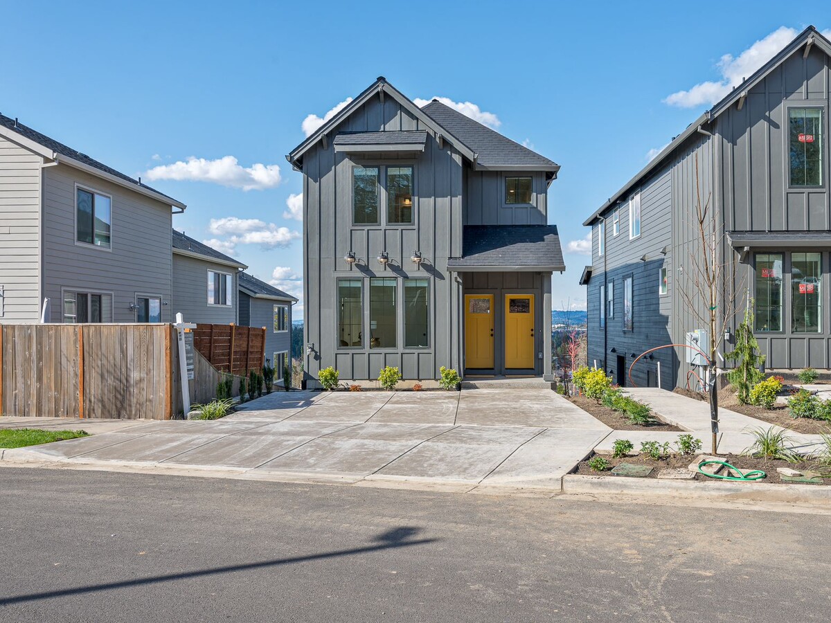 Annand Hill - Annand Hill Townhomes