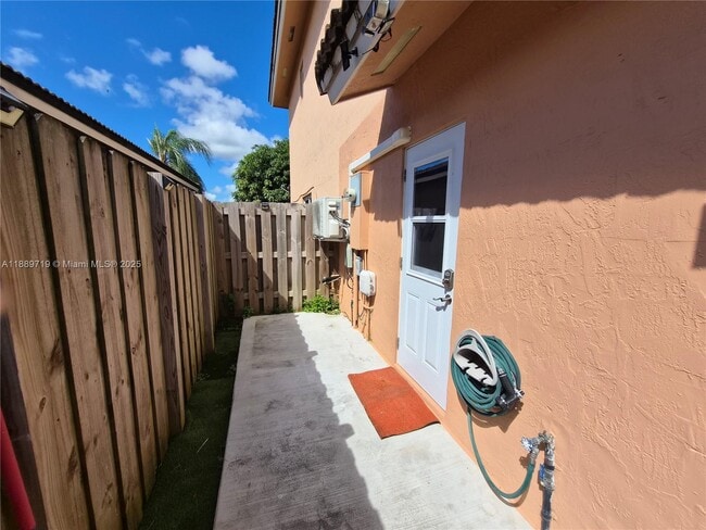 Photo - 14300 SW 161st Pl Unit 1