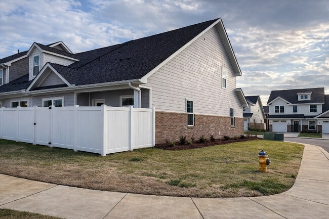 Photo - 532 Rohan Dr