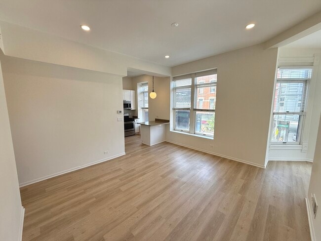 Photo - 935 W Armitage Ave