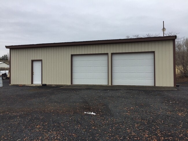 Photo - Charming 2 Bedroom Home with Garage