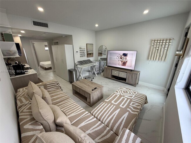 Photo - 944 Jefferson Ave Unit 15