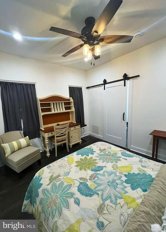 Photo - 420 Woodford St