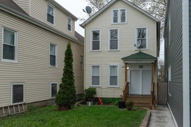 Building Photo - 2818 N Drake Ave