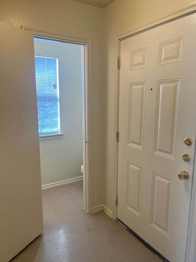 Photo - 929 Unit B