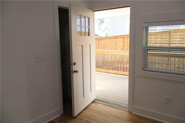 Photo - 5120 Railroad Ave